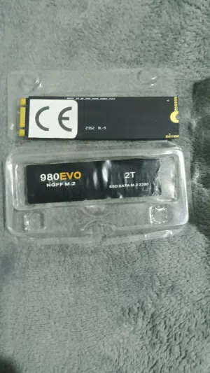 هارد  SSD حاسبه 2تيرا غير مستخدم قطعتين جديد