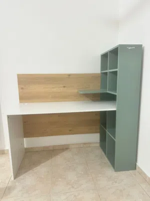 طاوله دارسه مكتبه بحاله ممتازه