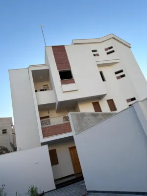 فيلا 3 طوابق +ملحق للايجار الموقع النوفليين السعر 15000 الف