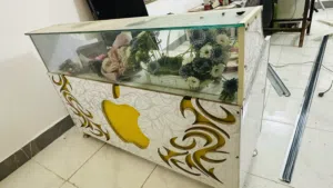 ميز مكاتب ومحلات موبايل وديكور