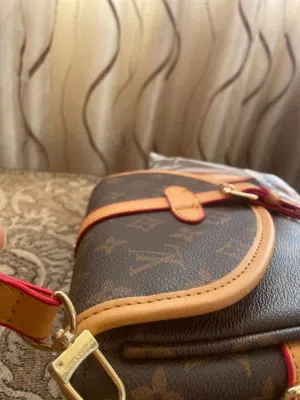 شنط ماركات براندات عالمية بسعر الجملة عرض  يوجد خدمه توصيل دكني هيرمز مايكل كورس