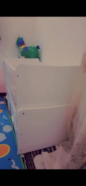 سرير اطفال الي البيع