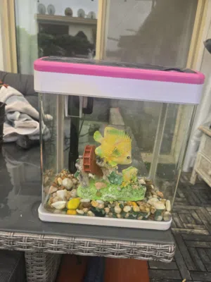 حوض سمك مع جميع المعدات المقاس 24×26 العرض16 cm