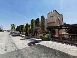 فيلا فاخرة مستقلة للبيع في دابوق