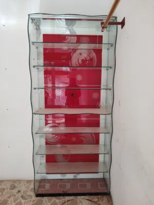 مكتبة مستعمله وفترينا وكنبه وماليكانات نص بسعر كزيوني