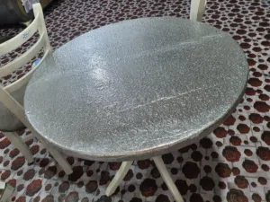 طاولة طعام مستديرة