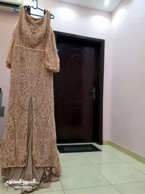 فستان حفلات جديد للبيع