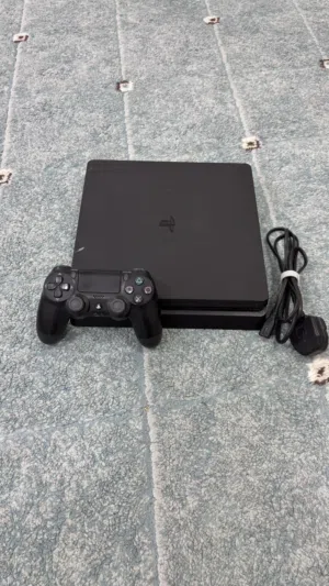 بلايستيشن 4 مع اكسسواراته