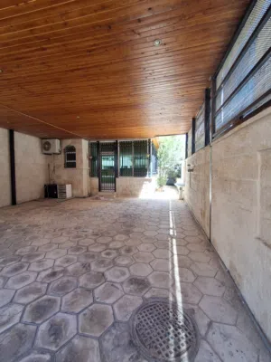 1000 m2 More than 6 bedrooms Villa for Rent in Amman Abdoun