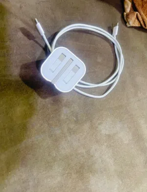 شاحنه وكيبل الاصليه بعت الجهاز وبقت الشاحنه