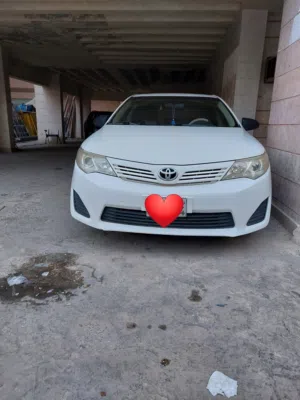 تويوتا كامري 2014 بحالة ممتازة لا تحتاج لاي مصاريف