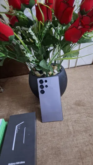 موبايل s25ultra بحالة الجديد استخدام 3شهور تقريبا