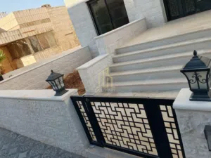 لقطه  شقة أرضية 146م مع ترس 25م في أجمل مناطق الشميساني / ref 9740