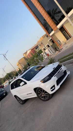 جيب كراند شيروكي 18