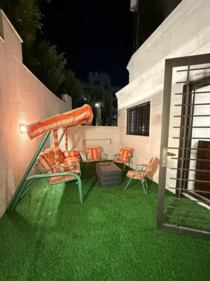 شقة مفروشة فاخرة مع ترس - ام السماق / غرفتين 100م2 Furnished Luxury Apartment w/ private terrace