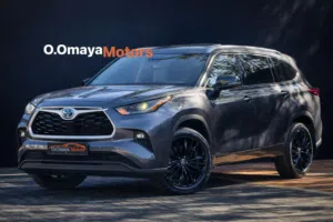 Toyota Highlander Business 2023 Hybrid دفع رباعي، 6+1 مقاعد، فتحة سقف، فحص نخب، بسعرررررر مميز