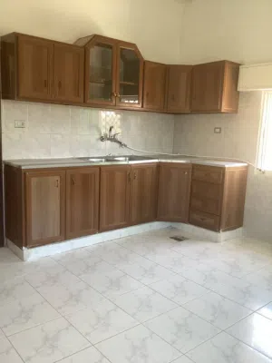 150 m2 3 Bedrooms Apartments for Rent in Salt Al Saro