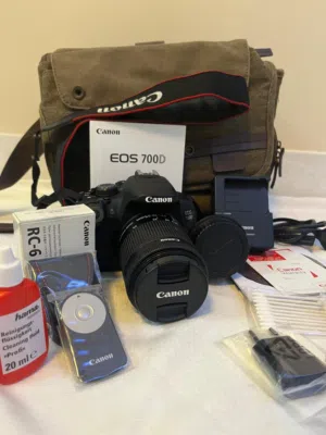 كاميرا كانون 700D