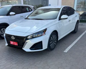Sedan Nissan in Al Batinah