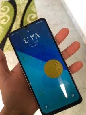 تلفون ميكي من شي فيه كسر فشاشة مش ماتر صوط نت كل شي بصفة عامة كويس سعره 300المكان طريق لمطار