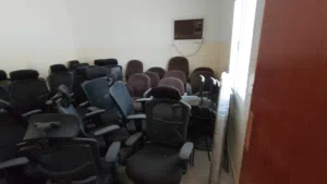 office rolling chairs in good condition