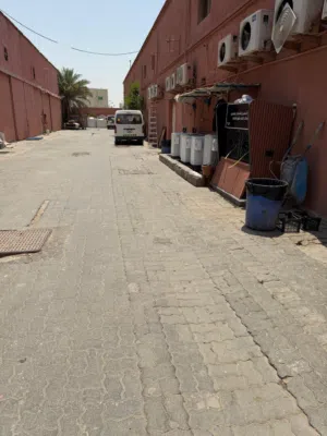 سكن عمال للإيجار في المصفح 39 الصناعية عدد الغرف 100