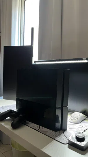للبيع بلايستيشن 4