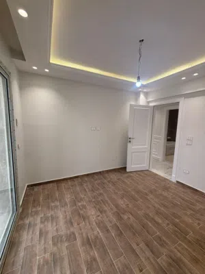 شقه للبيع في كمبوند في الشروق