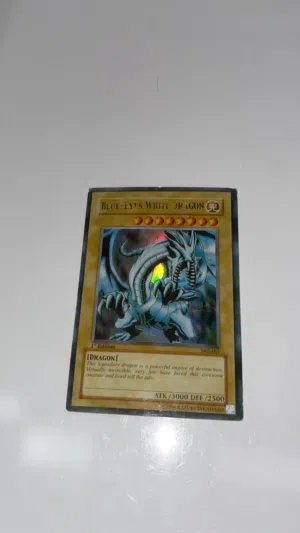 للبيع بطاقة تنين العين الزرقاء (Blue-Eyes White Dragon) أصلية - طبعة أولى