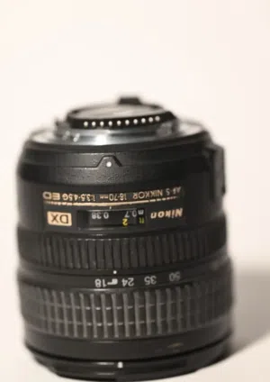 عدسة نيكون للبيع