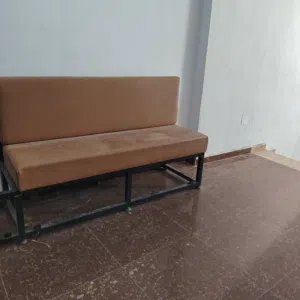 كراسي مجوز حديد تفصيل عدد 11  قياس مترين  متوفر ثلاث ألوان الزيتي والبني والقرميدي