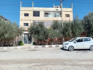 3 Floors . 200 m2 . Landlord2