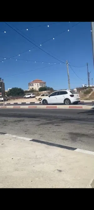 قطعه ارض في بيرزيت على الشارع الرئيسي مباشره تجاري صالحه بناء محلات وعماره تجاري