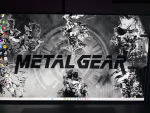 شاشة سامسونج  الشاشة بحالة ممتازة ما فيها اي مشاكل و لسا تحت الكفالة OLED 32INCH 4K 240HZ