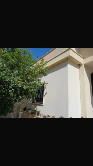 فيلا أرضية للبيع عين زارة القرقني