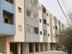 شقة نص تشطيب عين زارة الباعيش