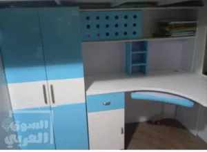 تخت لون ازرق مع مزانه ومكتب ودرج وجرارات سعره 120 ويمكن التفاوض