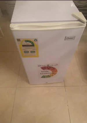 ثلاجة دانسات صغيرة بحالة ممتازة