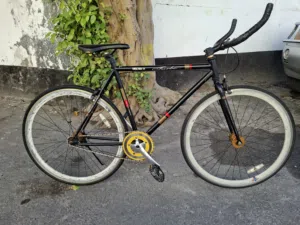 دراجه هواءيه  اللون الاسود دراجة سبق