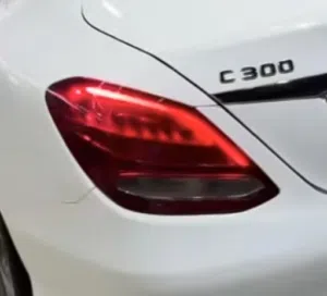 ليت خلف مرسيدس C300 وكالة