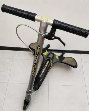 للبيع اسكوتر ماركة (JD Bug Cool Carver) For sell Scooter