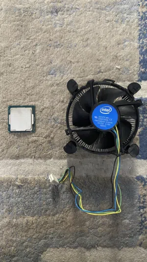 معالج i3-8100 مع المبرد، بحالة ممتازة و نضيف.