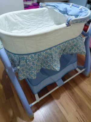 سرير بيبي مستعمل نوع MAMALOVE