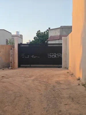 بيع منزل مساحة الأرض 400 ومسقوف 160  عين زارة