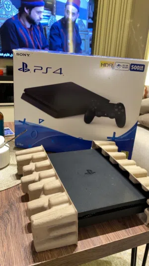 للبيع بحالة الوكالهPs4 سليم