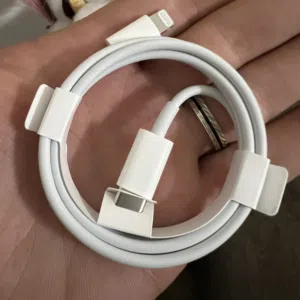 شاحن ايفون اصلي من كرتونه جهاز 14 برو ماكس