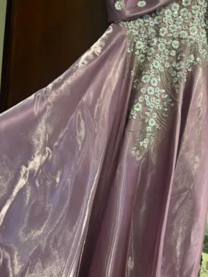 فساتين للبيع