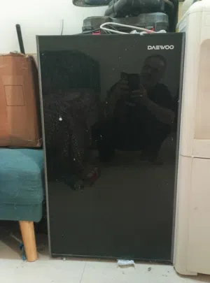 للبيع ثلاجه مستعمله قليل غرض البيع السفر