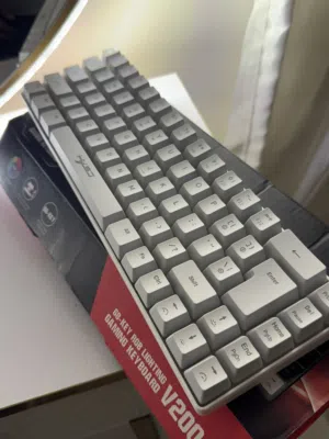كيبوردات كيمنك 60% RGB membrane يشتغل كل المنصات جوا السوك 4 قطع (جديد) متوفر توصيل لكل المحافظات
