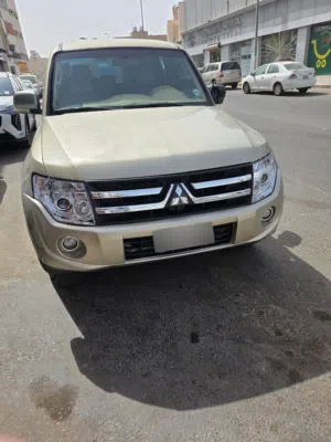 سياره متسوبيشي باجيرو 2011 وارد الكويت ممشي230الف  الكماليات دبل مجدد مفحوص